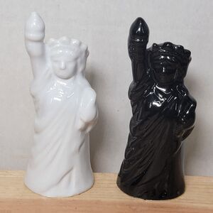 Ceramic Black and White Statue Of Liberty Salt & Pepper Set